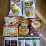 Productos incluidos en el pedido Degustabox del mes mostrados sobre una mesa